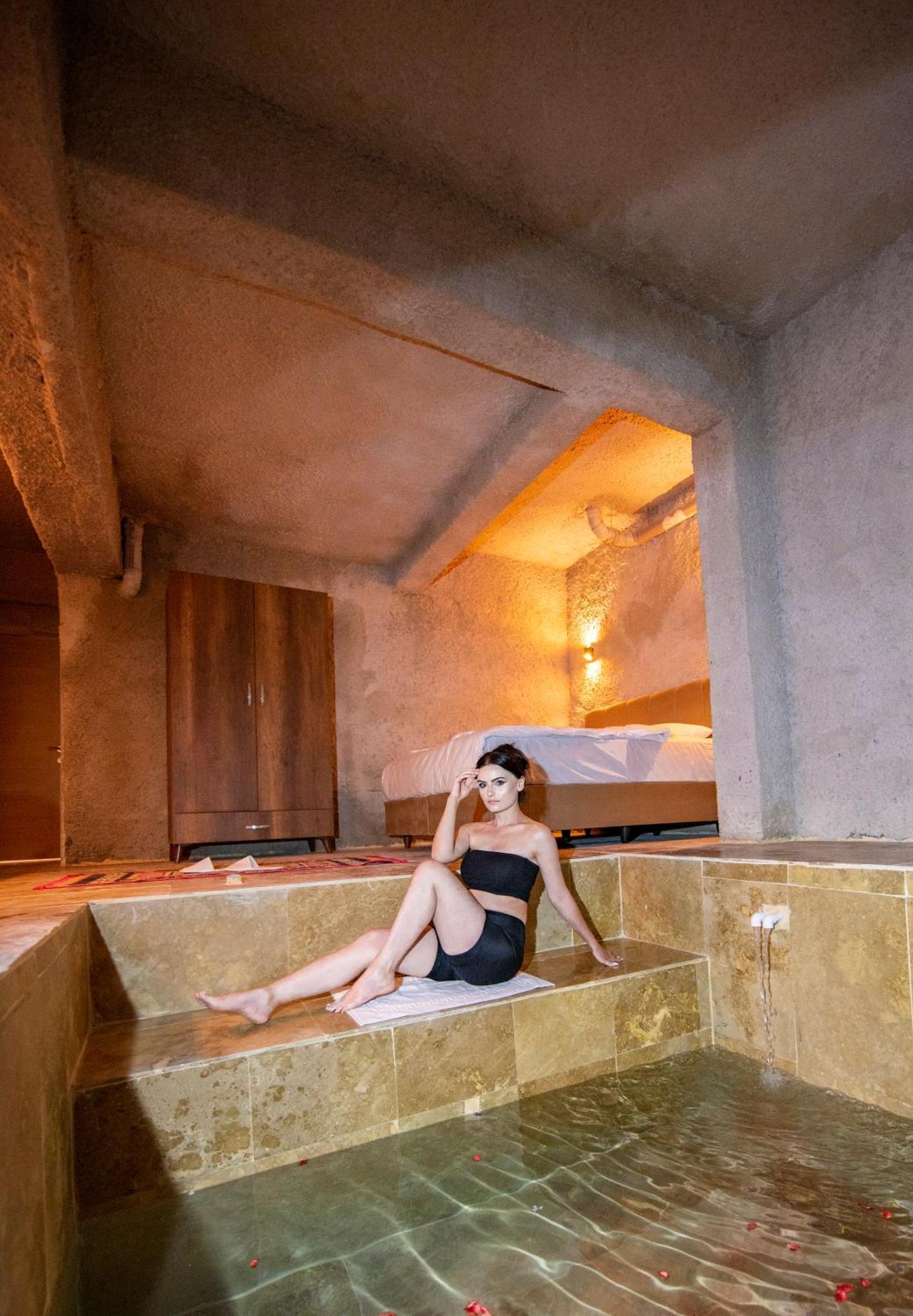 אוצ'יסר Hydros Cave Suit מראה חיצוני תמונה
