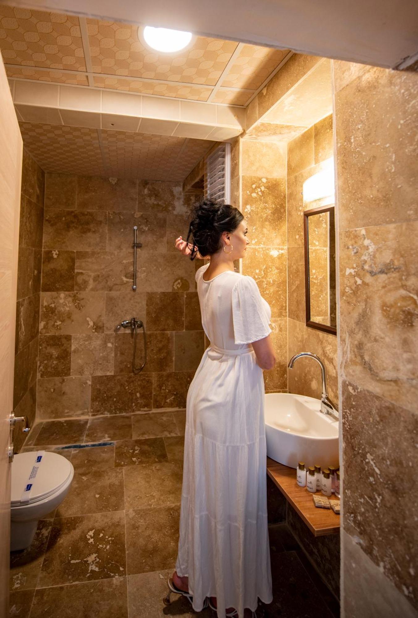 אוצ'יסר Hydros Cave Suit מראה חיצוני תמונה